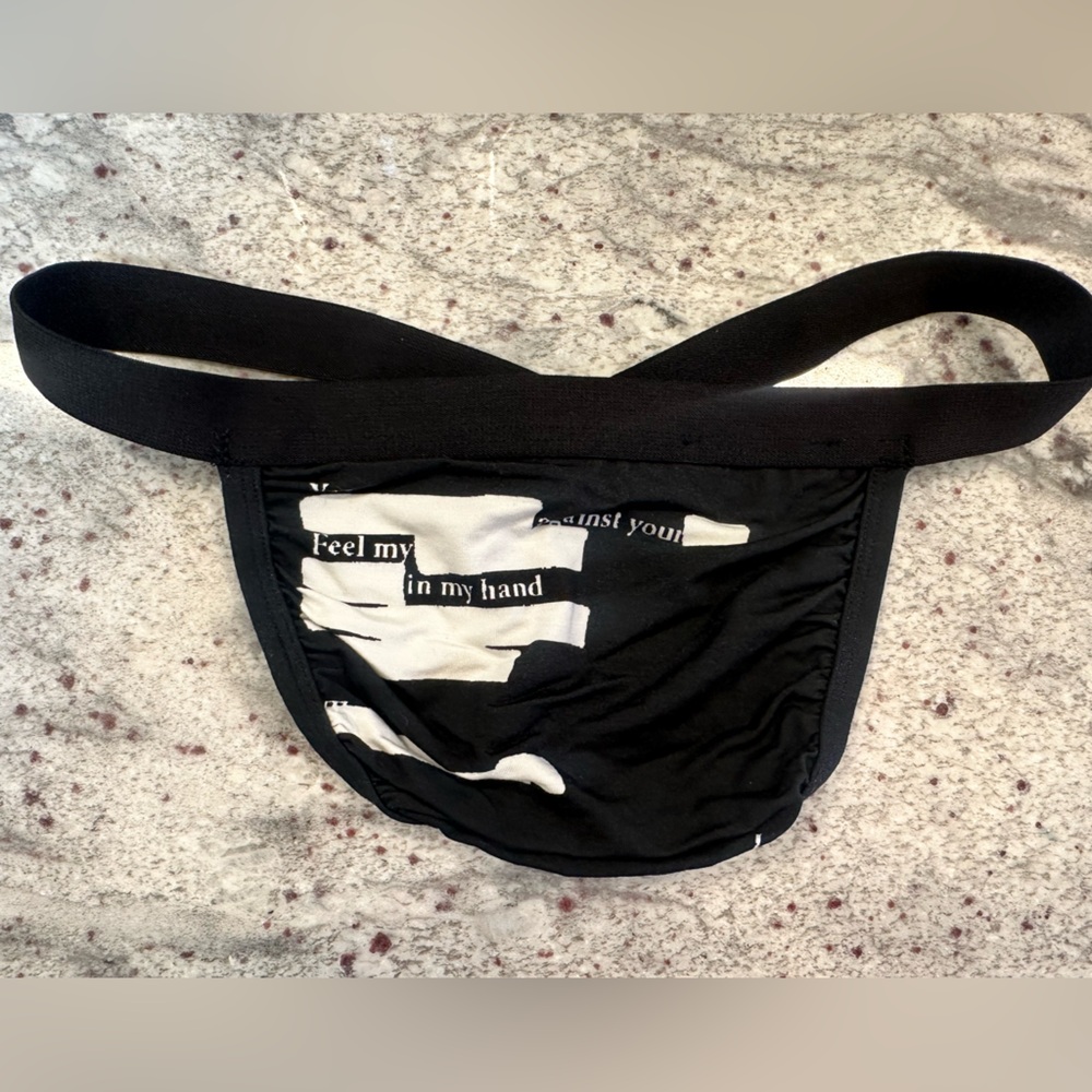 Charlie Slingshot Th Black and White Graphic Print Small